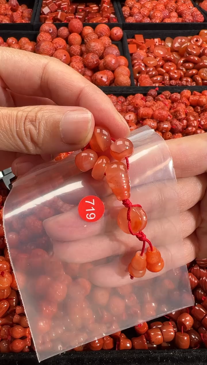 南红玛瑙未镶嵌颈饰1