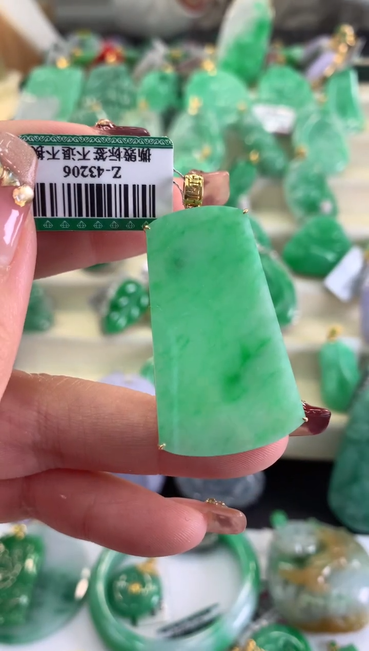 【闪购商品】翡翠吊坠(不含链)18K金镶嵌挂件