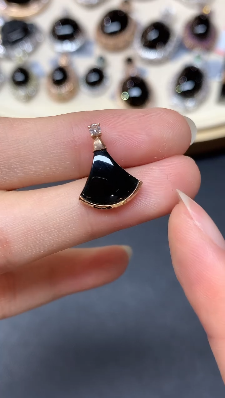 吊坠(赠链)18K金镶嵌翡翠墨翠吊坠|1680多样性发其一