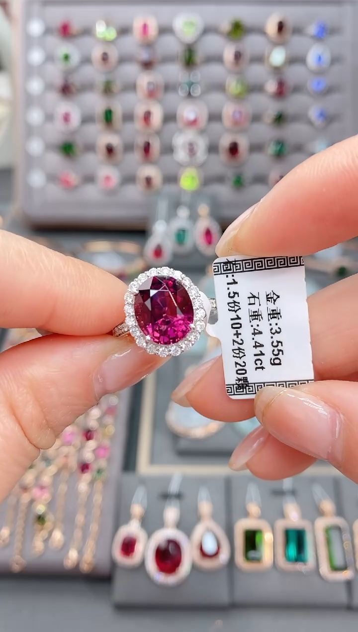 18K金镶嵌戒指碧玺4.41    