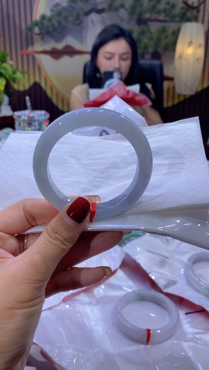 翡翠手镯未镶嵌多人04335