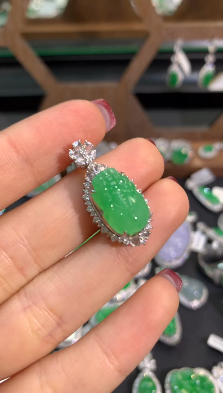 【闪购商品】翡翠吊坠(不含链)18K金镶嵌吊坠