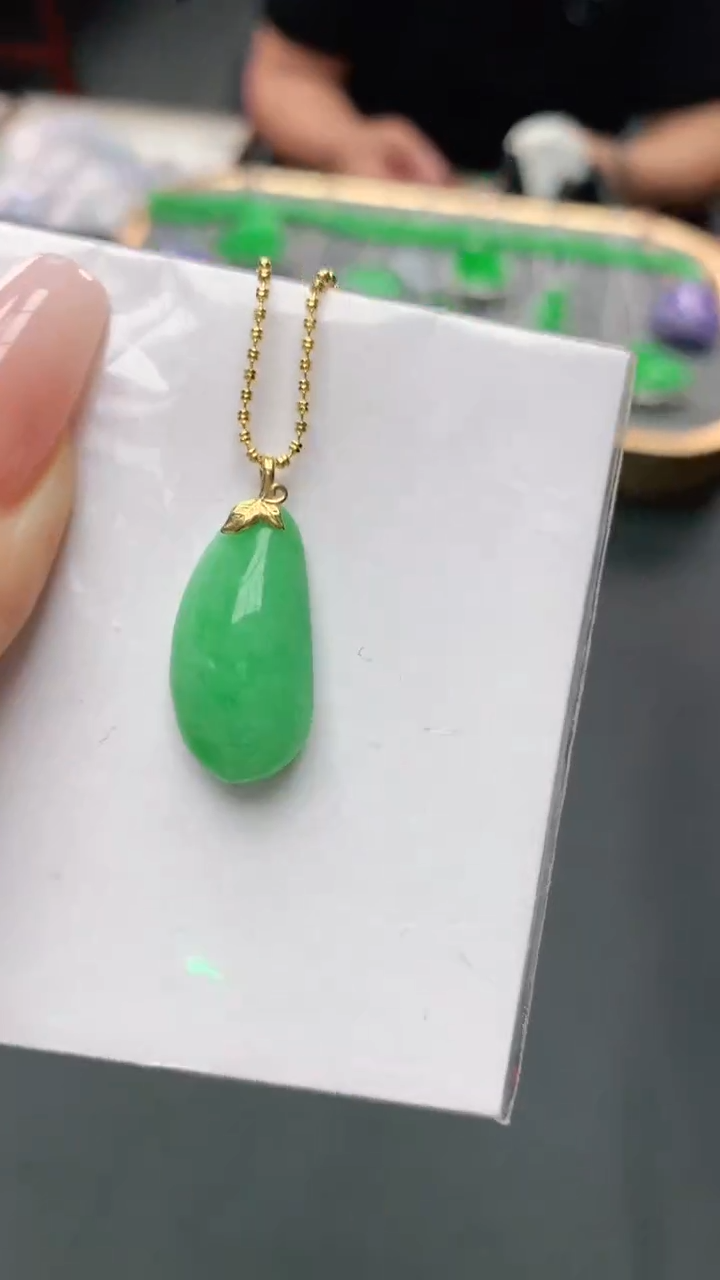 【闪购商品】翡翠颈饰18K金镶嵌赠礼盒证书