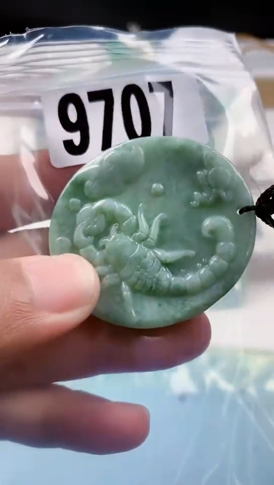 【闪购商品】翡翠挂件未镶嵌天然翡翠吊坠挂件