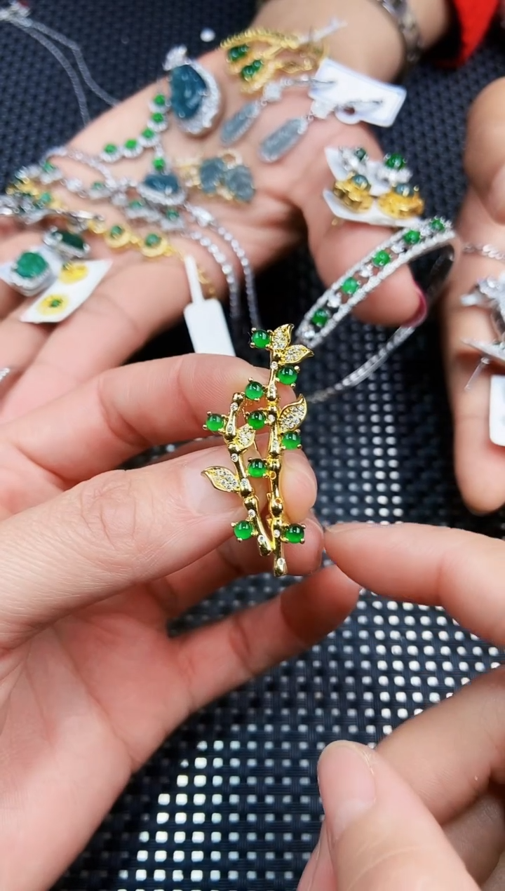 【闪购商品】翡翠吊坠(不含链)未镶嵌11111111
