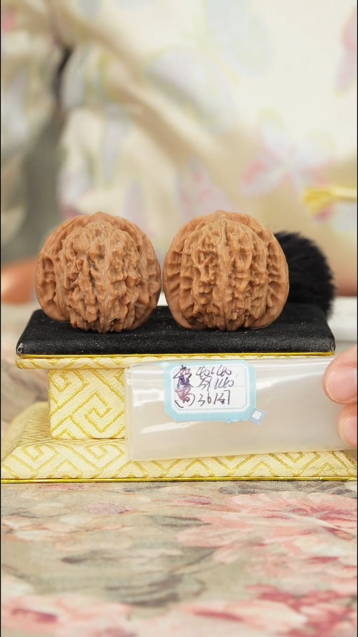 【闪购商品】文玩核桃把件平谷四座楼