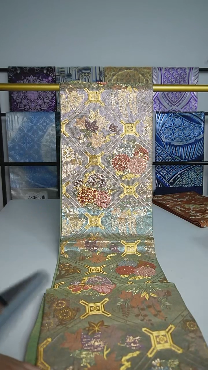 织绣138 六通彩金缀织花卉特价