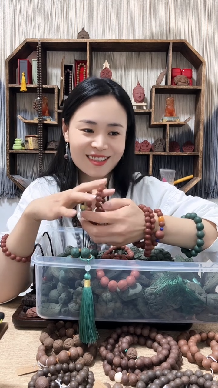 【闪购商品】泥塑红麝香方双圈