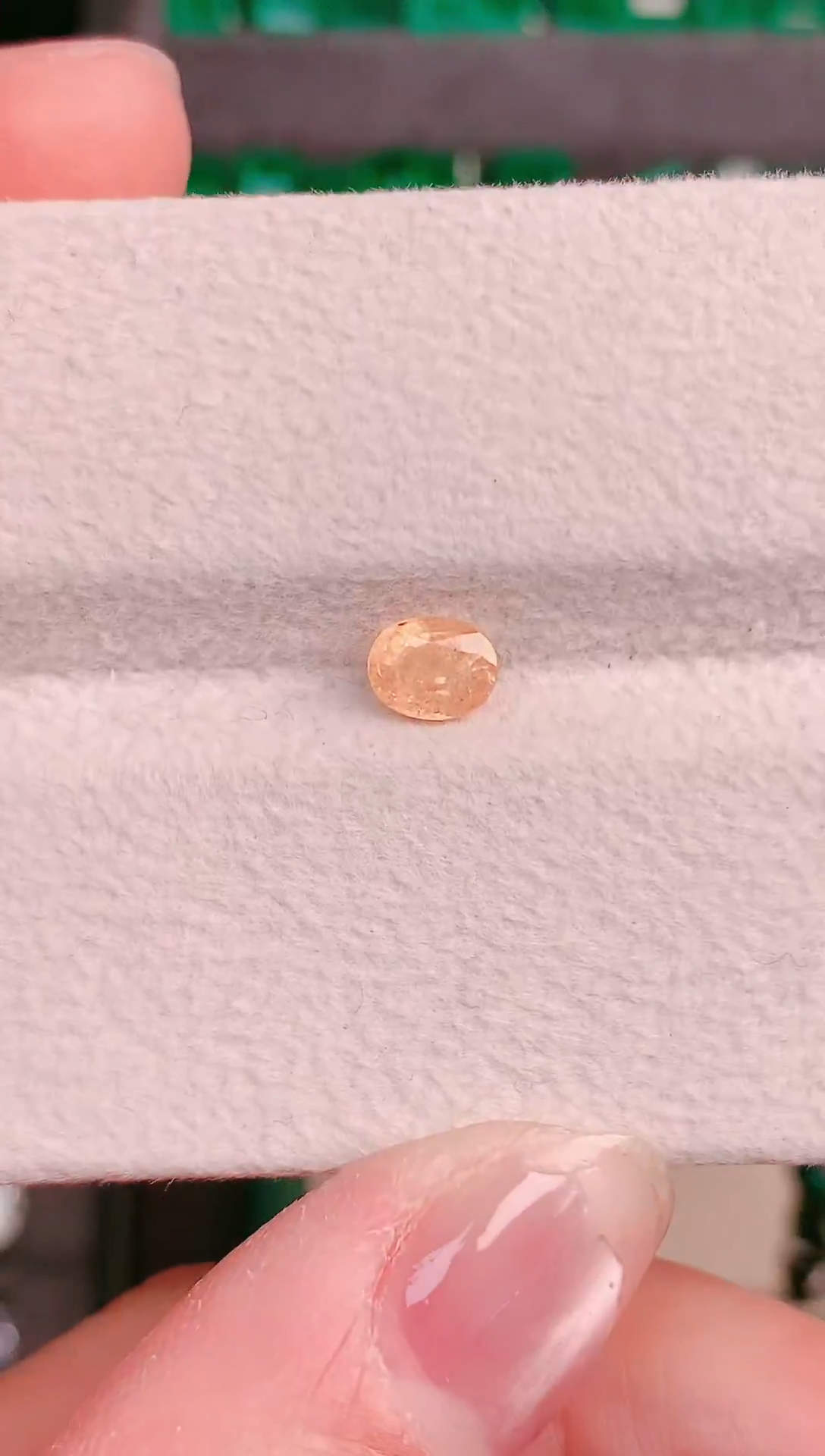 未镶嵌裸石石榴石0.9克拉