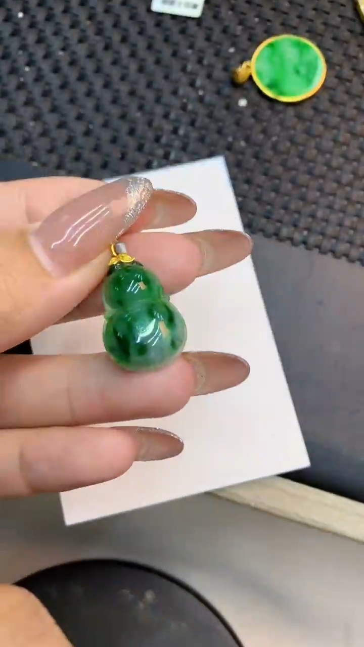 颈饰18K金镶嵌翡翠1