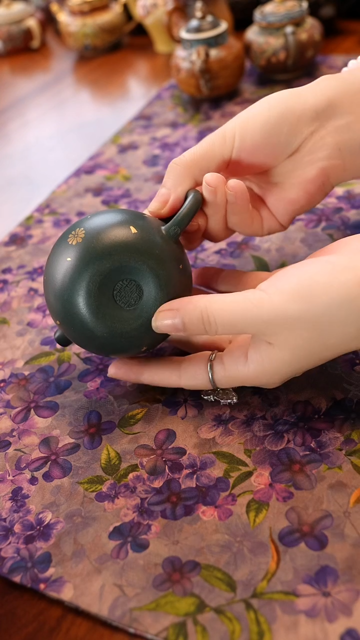 宜兴紫砂杨菲绿泥西施