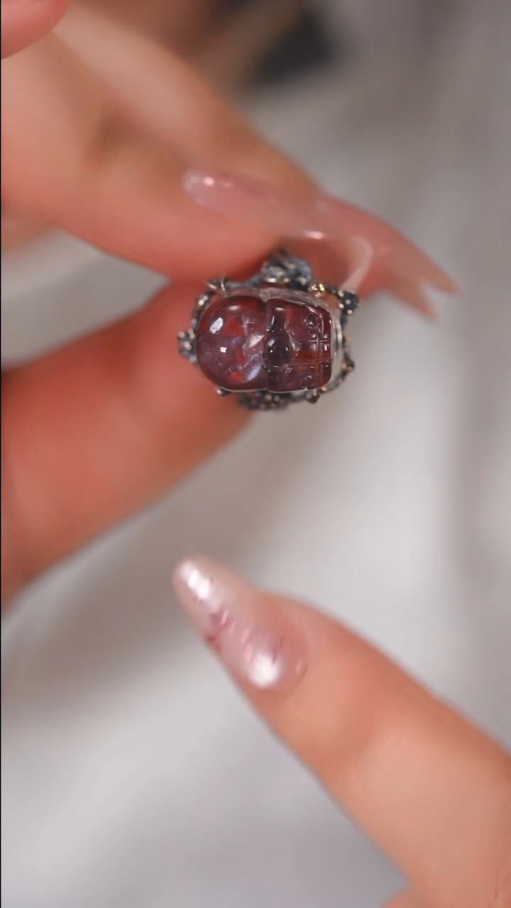 未镶嵌珠宝半成品水晶PQ-8 货头牛血红胶花貔貅戒指