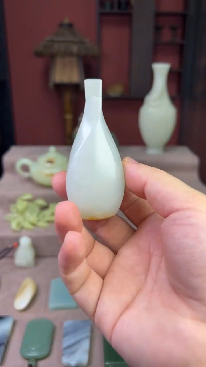未镶嵌和田玉把件橙*青花鼻烟壶