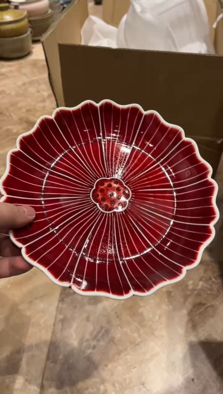 【闪购商品】瓷片334  郎红花瓣盘1个