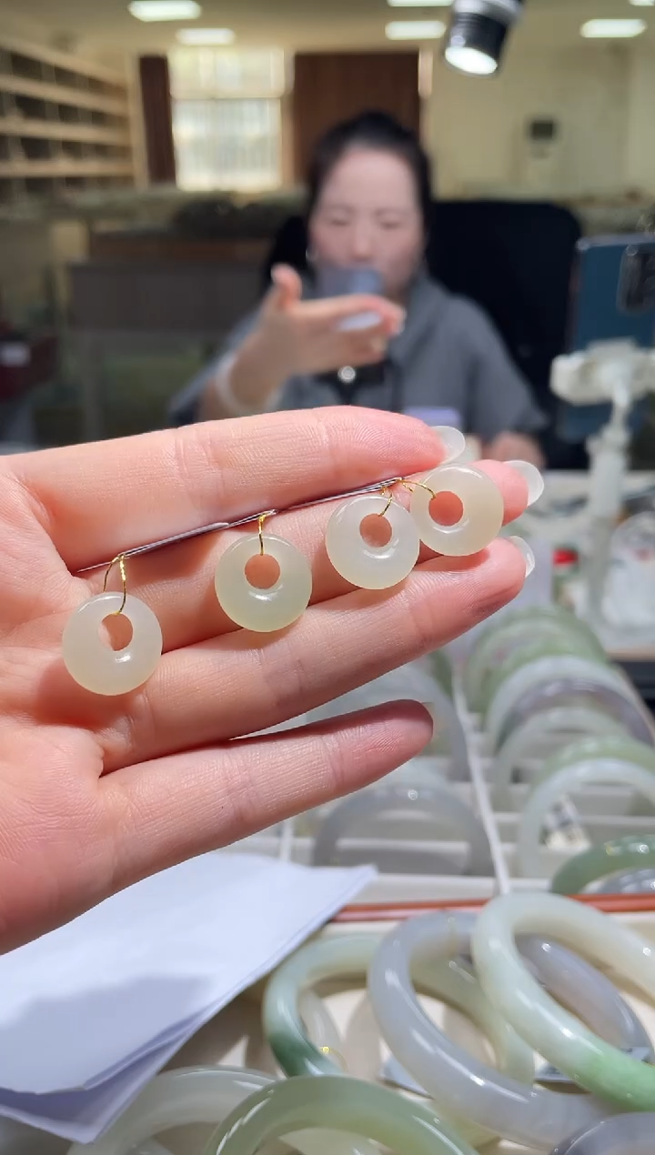 颈饰未镶嵌和田玉公主扣多样性发货其一