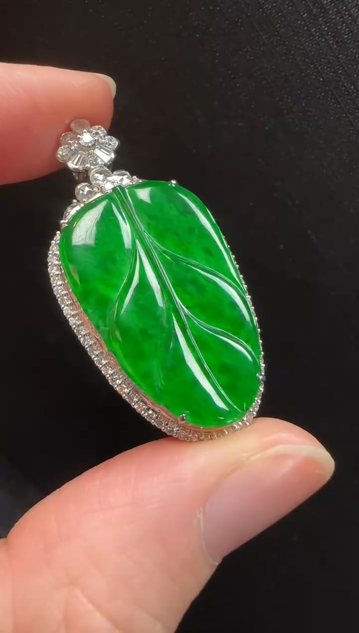 颈饰18K金镶嵌翡翠516叶子一个