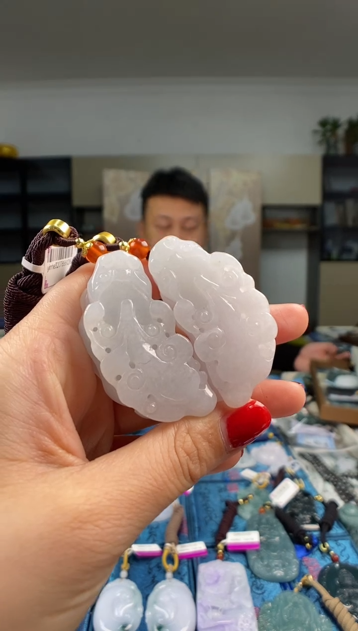 颈饰未镶嵌翡翠 多样性发其一