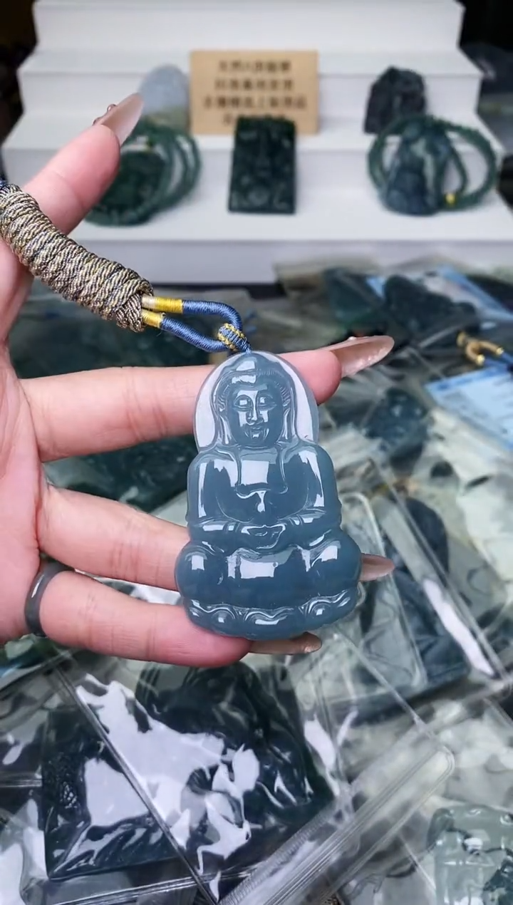 颈饰未镶嵌翡翠 