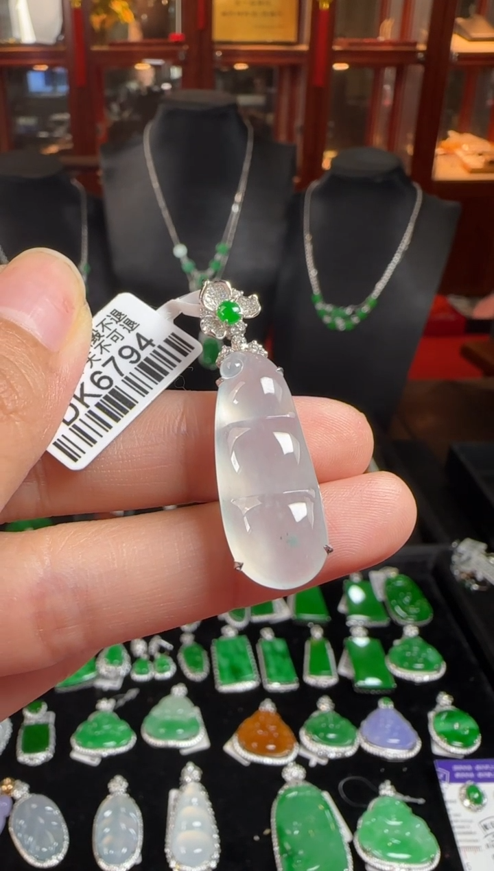 颈饰18K金镶嵌翡翠DK6794冰豆豆