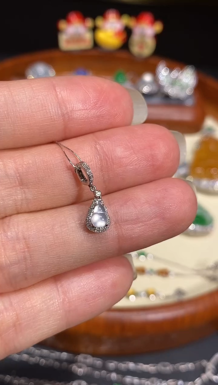 【闪购商品】翡翠颈饰18K金镶嵌地址