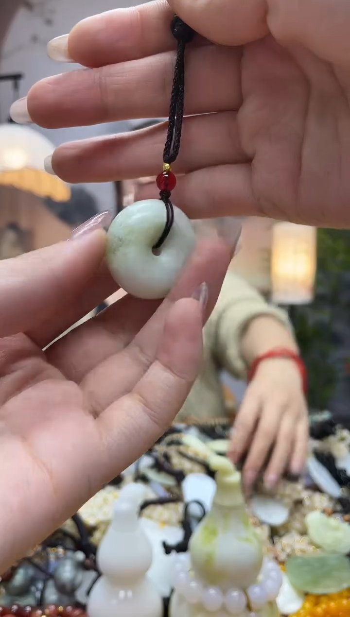 未镶嵌岫玉吊坠·