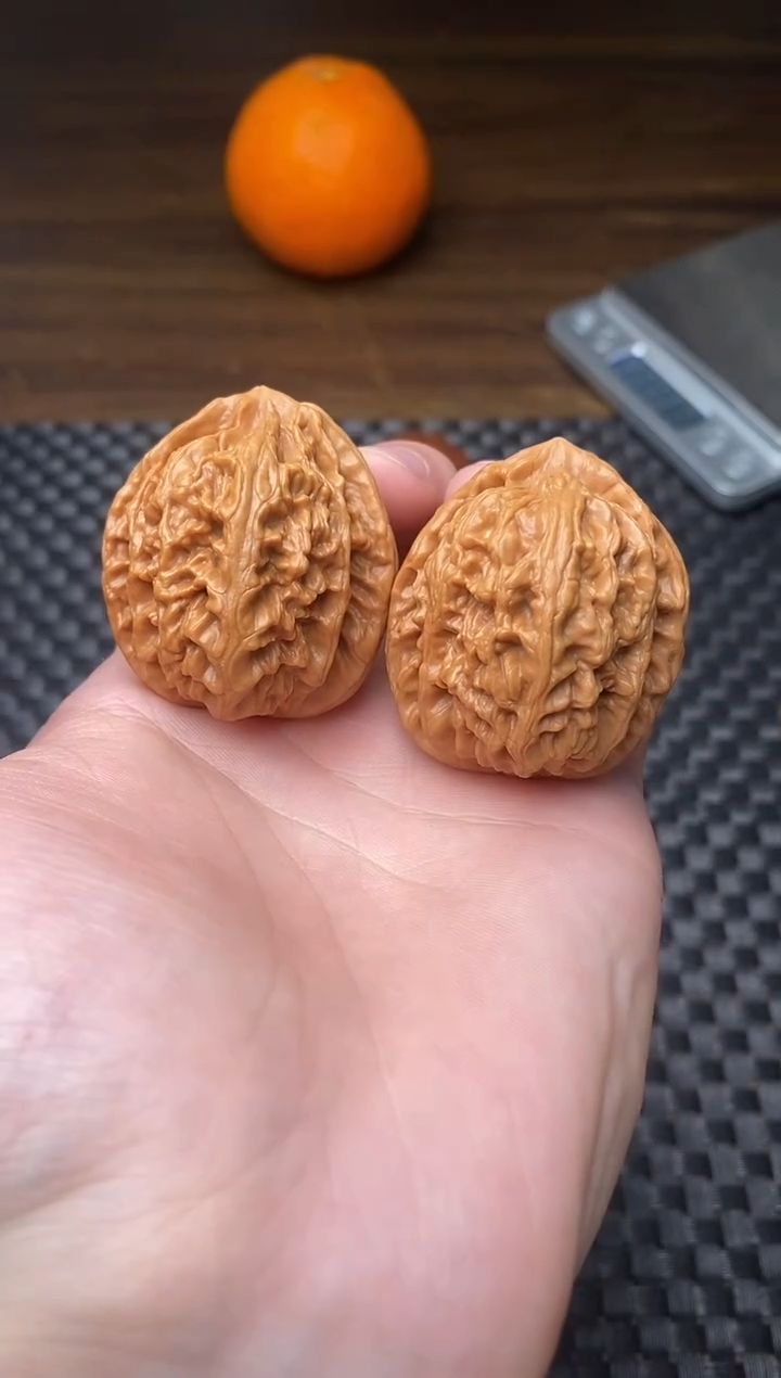 把件文玩核桃全品红锦鲤42尺（46.6克）