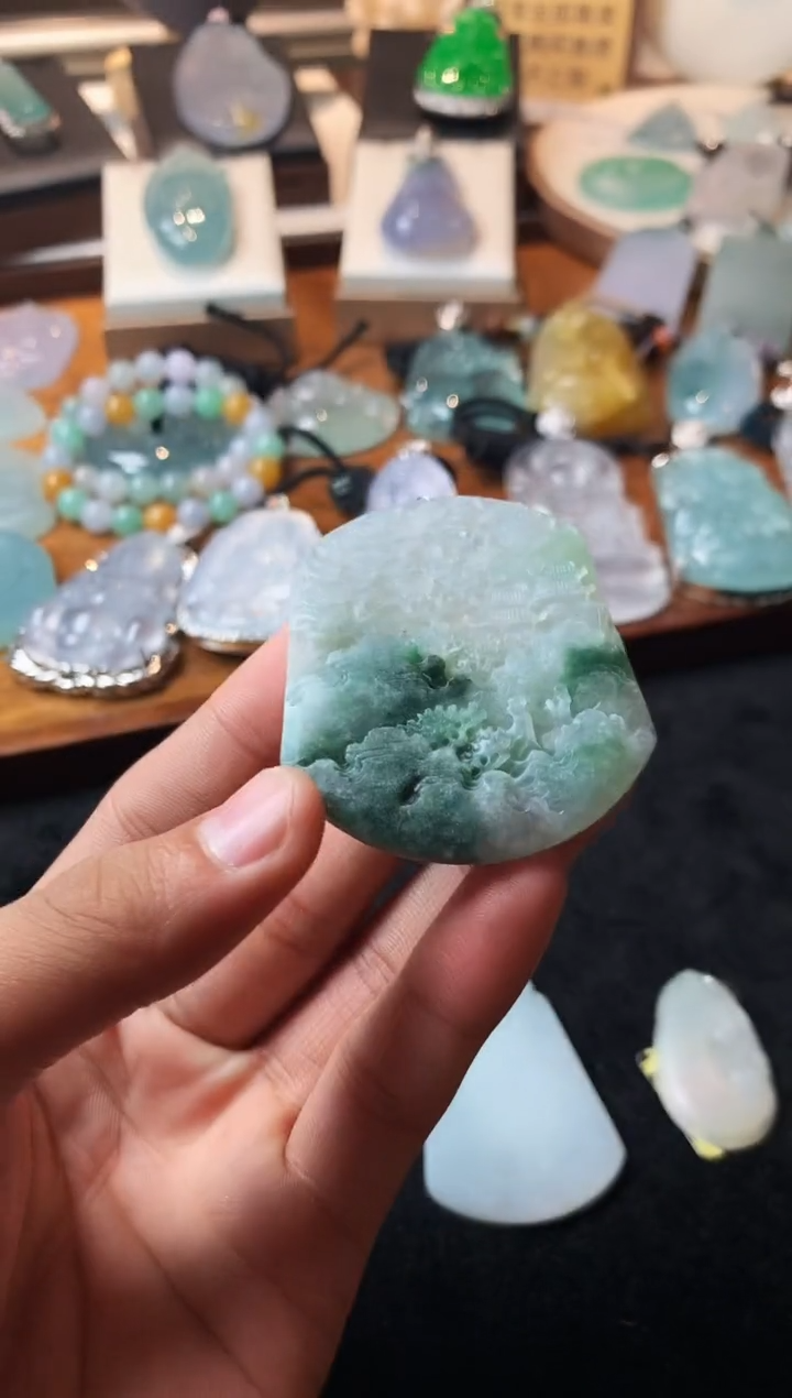 未镶嵌定制翡翠有*辣S毛货不退不换  