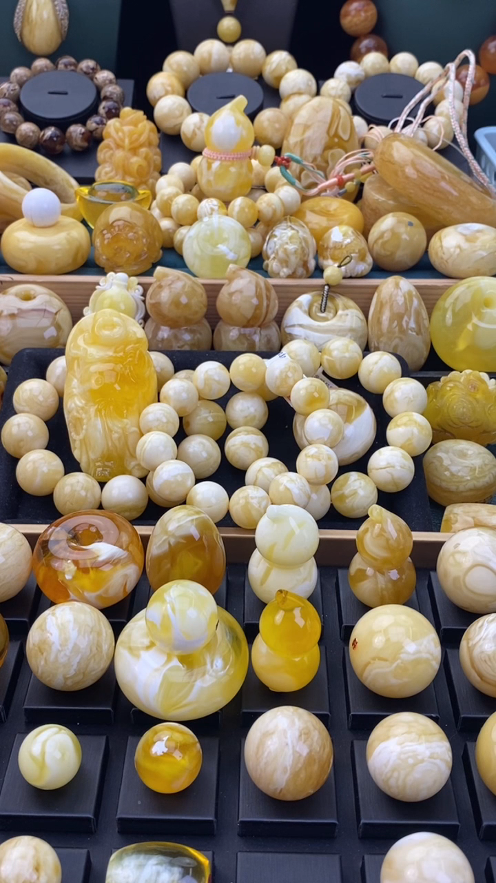 【闪购商品】琥珀裸石未镶嵌月.29