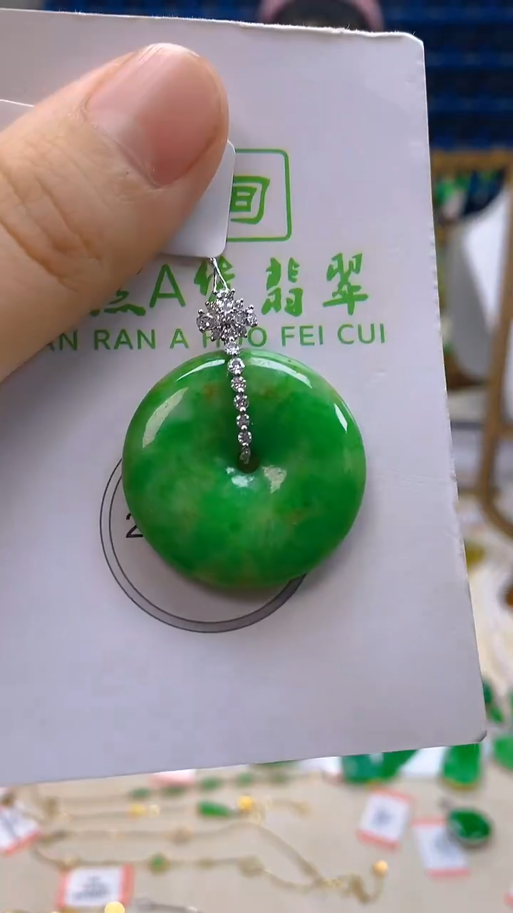 颈饰18K金镶嵌翡翠新号开播 全场乱卖