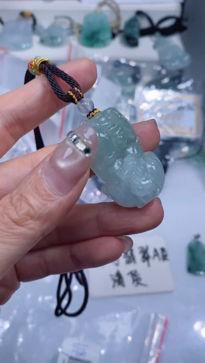 颈饰未镶嵌翡翠吊坠