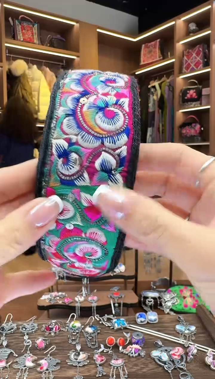 【闪购商品】织绣L650黔东南苗族刺绣