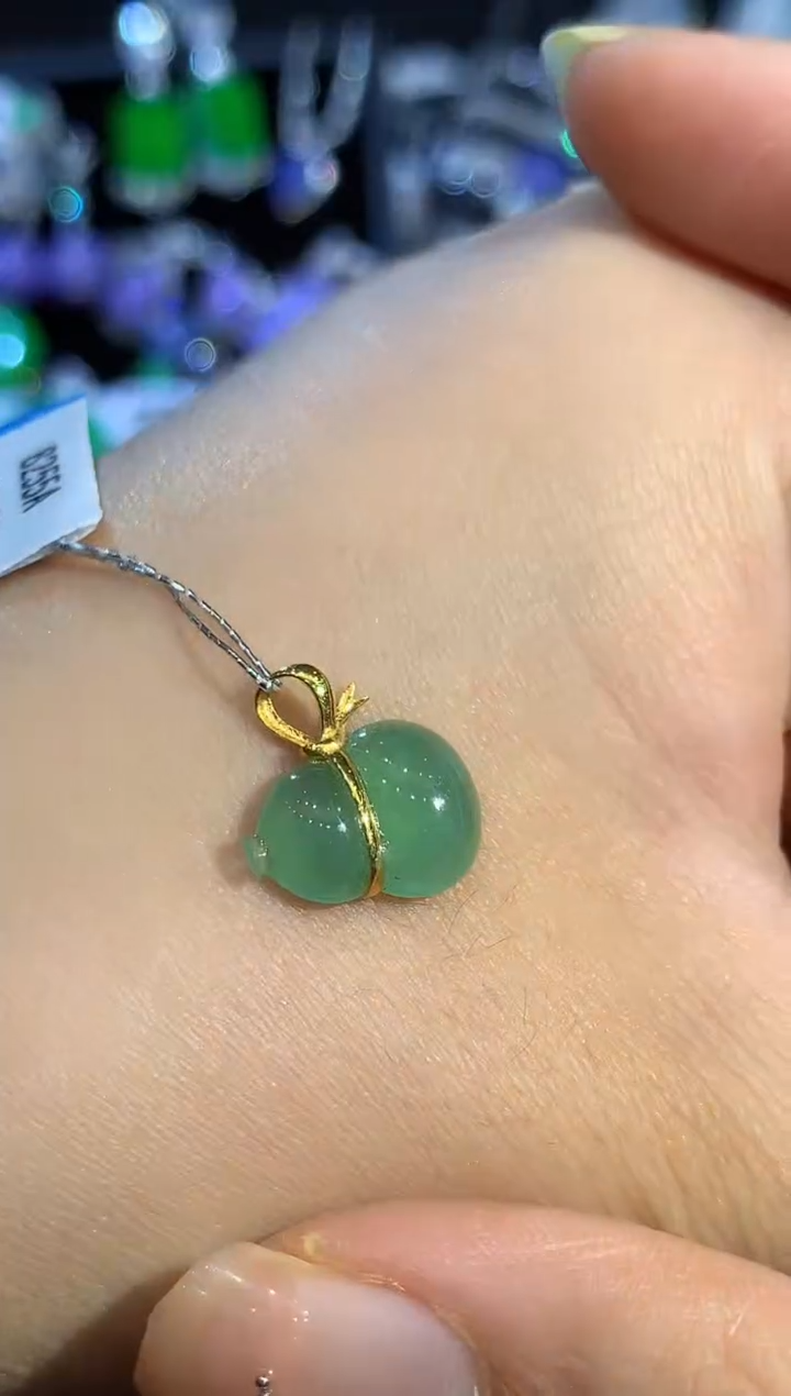 吊坠(不含链)18K金镶嵌翡翠L多样性发其一
