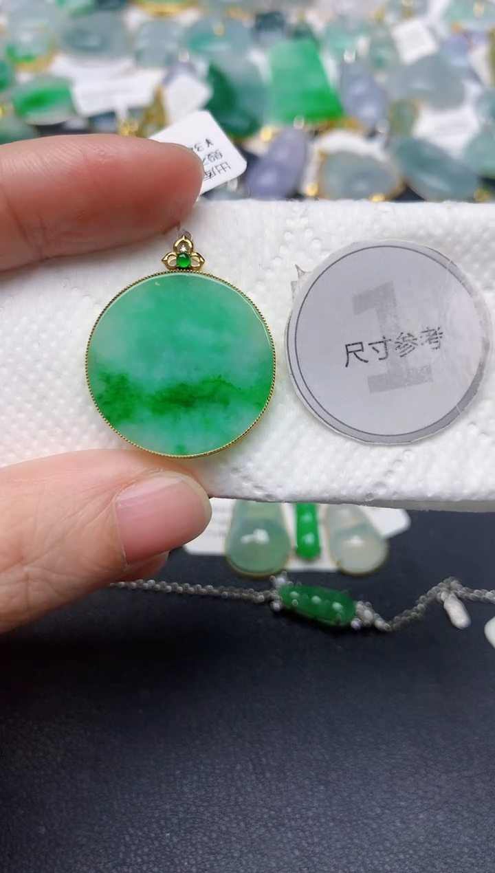 颈饰18K金镶嵌翡翠天然缅甸A货翡翠