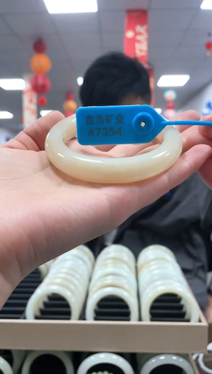 【闪购商品】和田玉手镯未镶嵌圈57 A7354  蜂蜜糖手镯一条