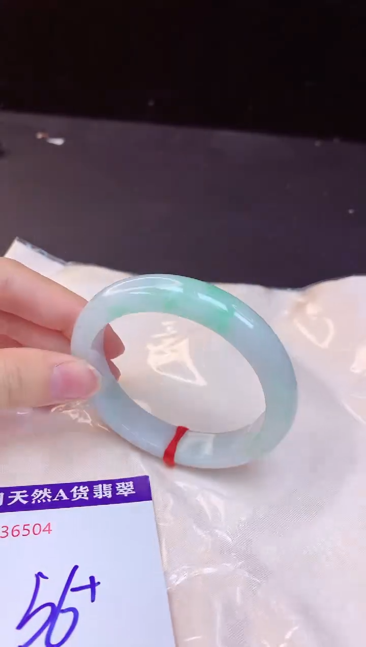 【闪购商品】翡翠手镯未镶嵌56+             