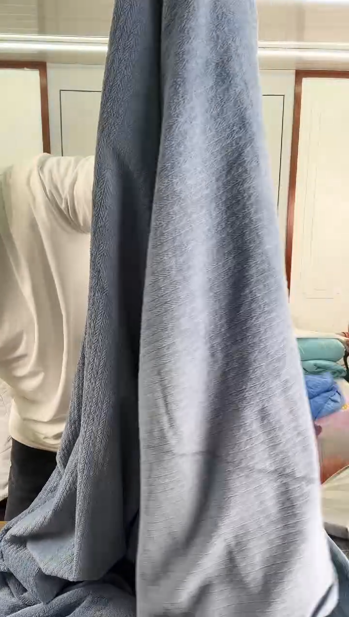 聚酯纤维聚酯纤维高级蓝雕花牛奶绒被套220*240cm