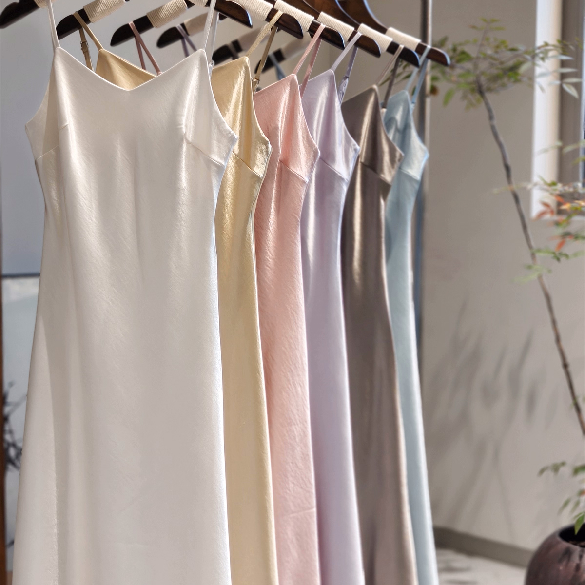 深圳南油100醋酸面料吊带长裙内搭质感设计