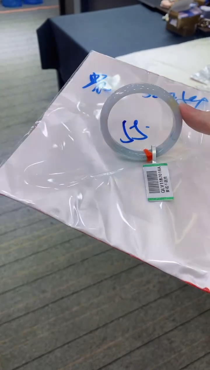 【闪购商品】翡翠手镯未镶嵌        