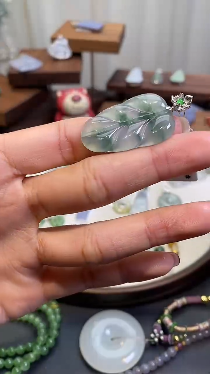 【闪购商品】翡翠颈饰18K金镶嵌叶子