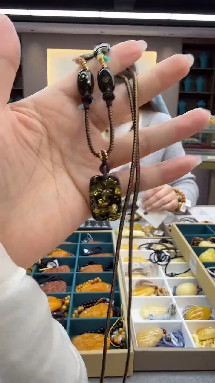 琥珀颈饰未镶嵌74秒拍号 假一罚三 