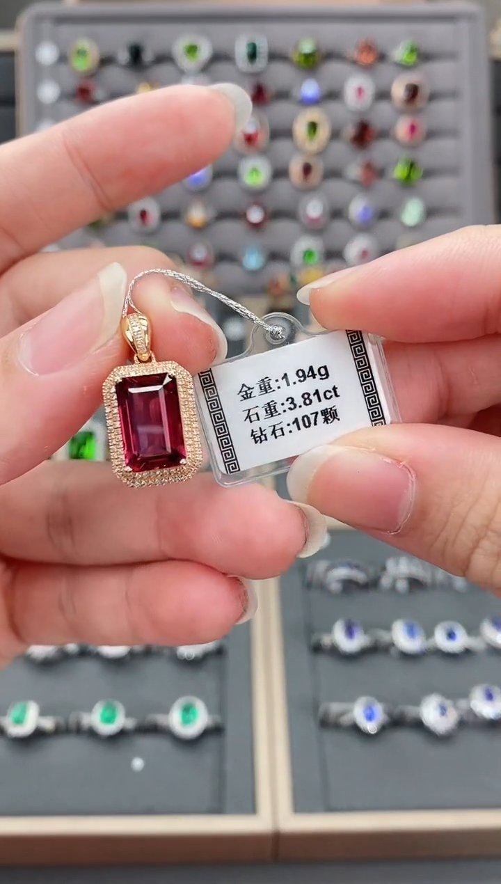 【闪购商品】碧玺颈饰18K金镶嵌3.81     