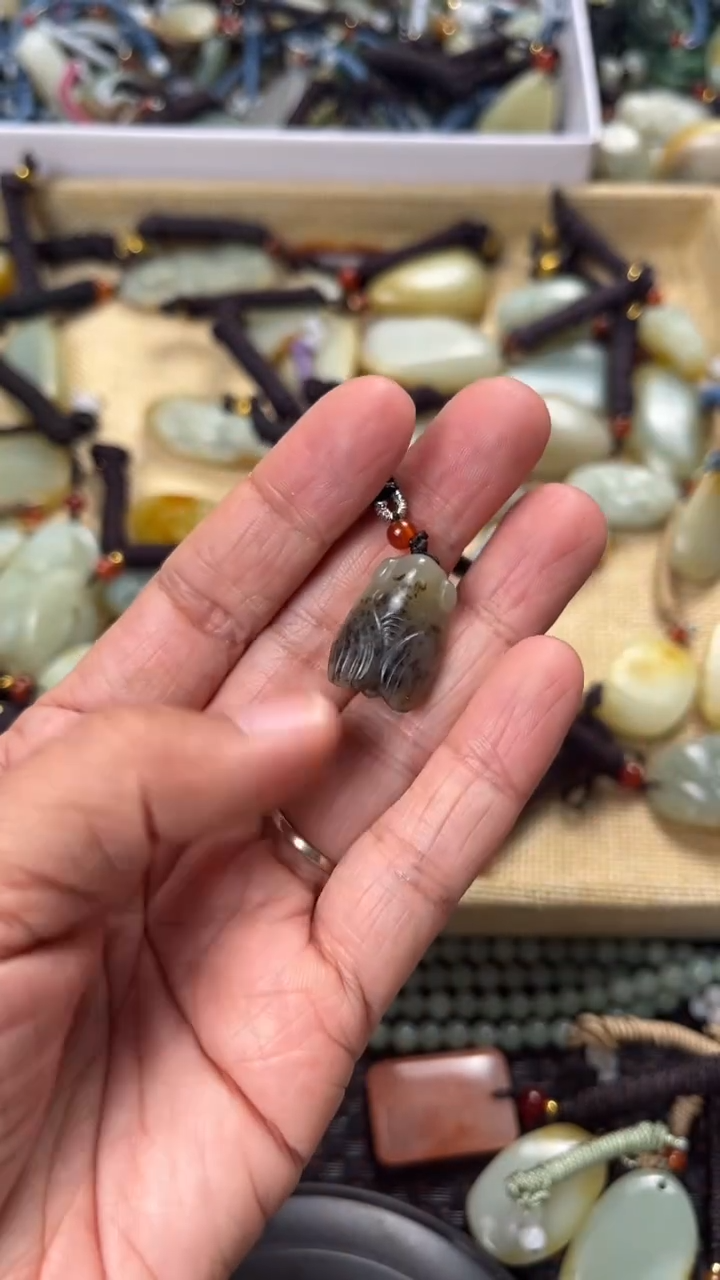 【闪购商品】和田玉颈饰未镶嵌多样性发货没有证书拍一发一有瑕