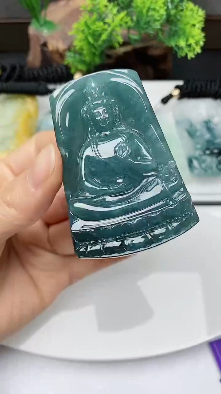 【闪购商品】翡翠颈饰未镶嵌         