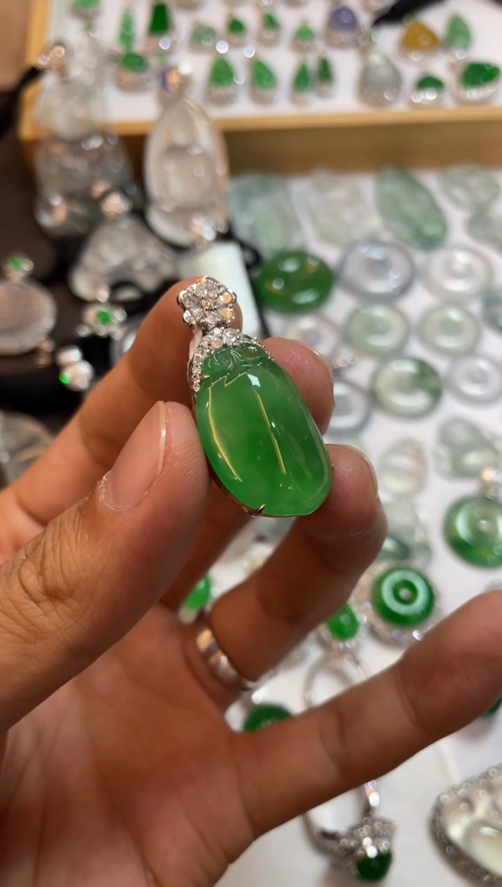 【闪购商品】翡翠吊坠(不含链)18K金镶嵌福瓜