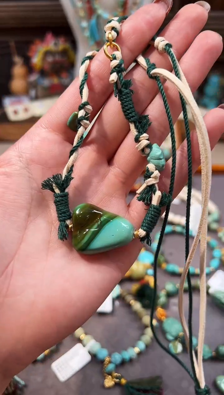 18K金镶嵌绿松石颈饰水波纹项链