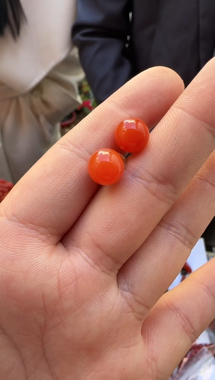 【闪购商品】南红玛瑙耳钉18K金镶嵌保山南红柿子红圆珠耳钉H657