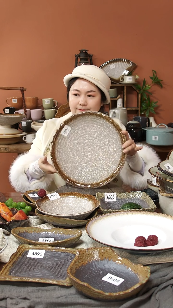 陶瓷A394 一只陶瓷异形螺纹盆可能微瑕31*6