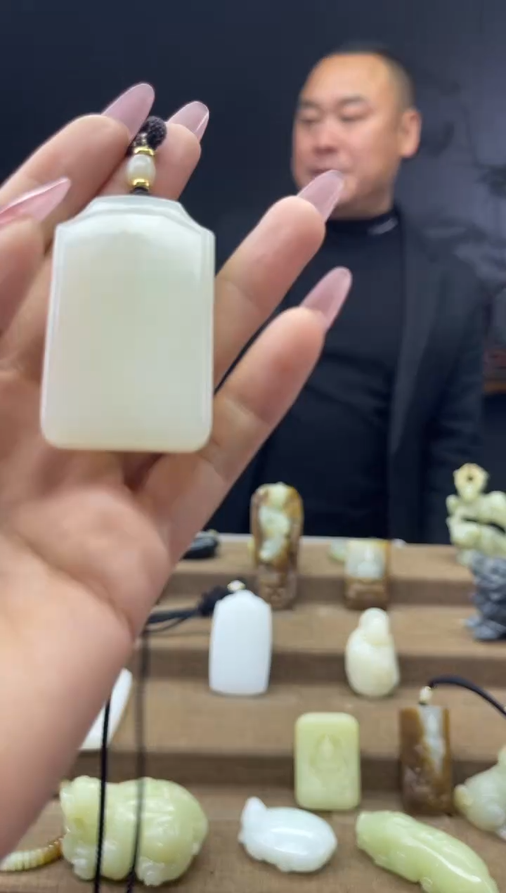 颈饰未镶嵌和田玉1