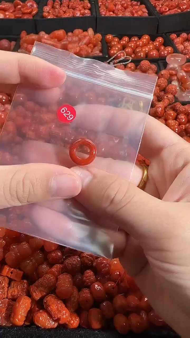 颈饰未镶嵌南红玛瑙1
