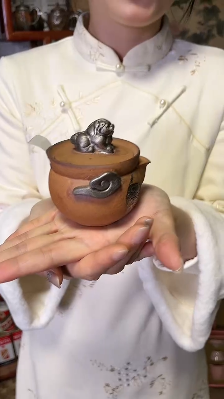 【闪购商品】C32貔貅手抓壶磨砂感老岩泥